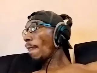 PlentyOfEnergy's Live Sex Cam Show