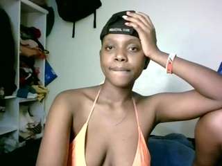 sweetlatte's CamSoda show and profile