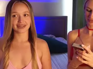 KiraMegan's Live Sex Cam Show