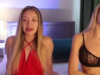 KiraMegan's Live Sex Cam Show
