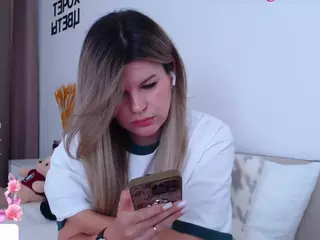 Asti757's Live Sex Cam Show