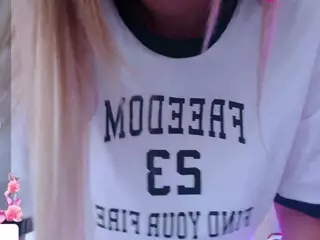 Asti757's Live Sex Cam Show