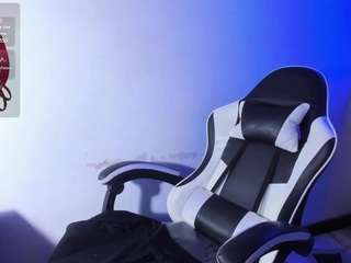 skarlettmilk, female webcam model,  years old, on live webcam