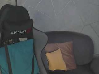 joan-warner, female webcam model,  years old, on live webcam