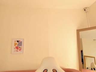 magic-mia-blue's CamSoda show and profile
