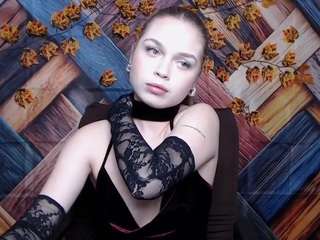 larapika from CamSoda