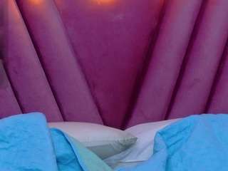  hornybarelylegalgirl chat room