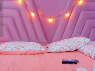 hornybarelylegal... Live Webcam on CamSoda