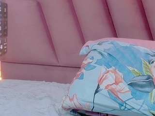 hornybarelylegal... Live Webcam on CamSoda