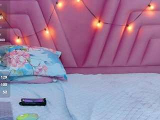 hornybarelylegalgirl live cam profile