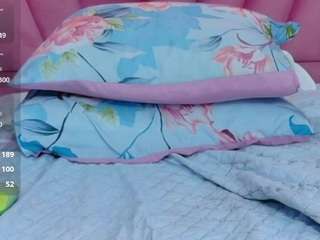 Live webcam model hornybarelylegalgirl on Soda Cams