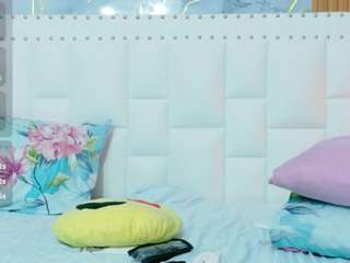 le modèle hornybarelylegalgirl est en webcam porno dans un show sur le site camsoda, il possède les tags suivants: ahegao,spank,nature,no smoking,orgasm,pegging,pussy,ride torso,shaved pussy,squirter,middle aged,strip,tattoos,tease,teen 18,thick,toys,young adult,moaning,mature