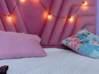 hornybarelylegal... Live Webcam on CamSoda