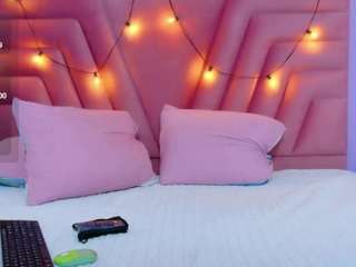 hornybarelylegal... Live Webcam on CamSoda