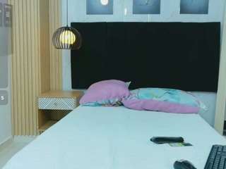 hornybarelylegalgirl Sex Cam Show