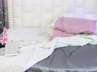 hornybarelylegalgirl Sex Cam Show