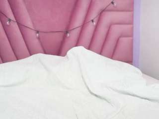 hornybarelylegalgirl Sex Cam Show