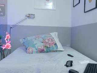 hornybarelylegalgirl live cam preview