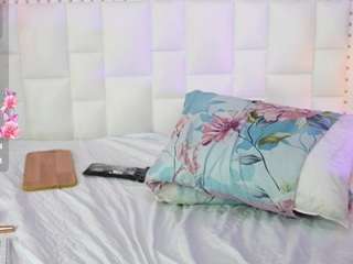 hornybarelylegalgirl live cam preview