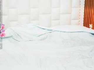hornybarelylegalgirl live cam preview