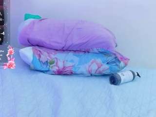 hornybarelylegalgirl cam