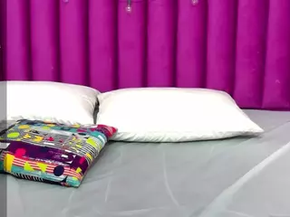 hornybarelylegalgirl's Live Sex Cam Show