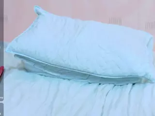 hornybarelylegalgirl's Live Sex Cam Show
