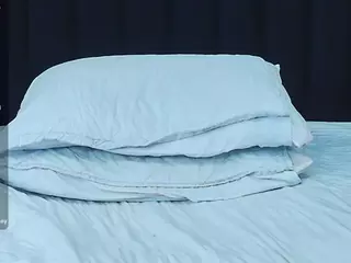 hornybarelylegalgirl's Live Sex Cam Show