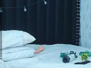 hornybarelylegalgirl's Live Sex Cam Show