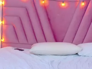 hornybarelylegalgirl's Live Sex Cam Show