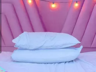 hornybarelylegalgirl's Live Sex Cam Show