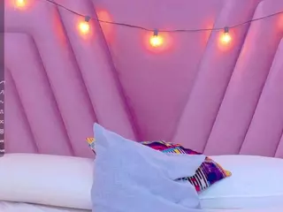 hornybarelylegalgirl's Live Sex Cam Show