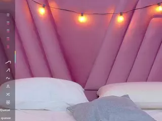 hornybarelylegalgirl's Live Sex Cam Show