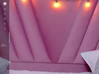 hornybarelylegalgirl's Live Sex Cam Show