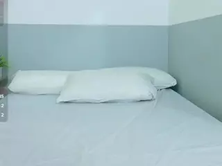hornybarelylegalgirl's Live Sex Cam Show
