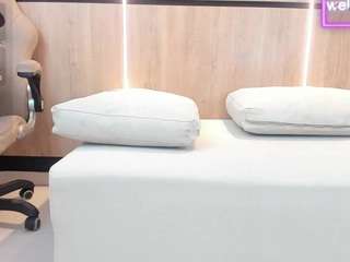 adela-chase webcam model