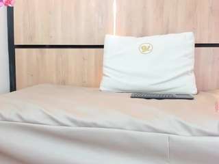 adela-chase's CamSoda show and profile