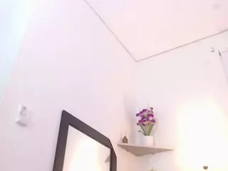 Chloee-Hott's Live Sex Cam Show