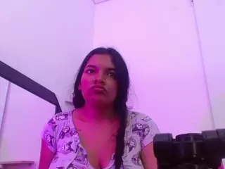 Chloee-Hott's Live Sex Cam Show