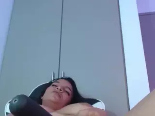 Chloee-Hott's Live Sex Cam Show