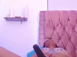 Chloee-Hott's Live Sex Cam Show