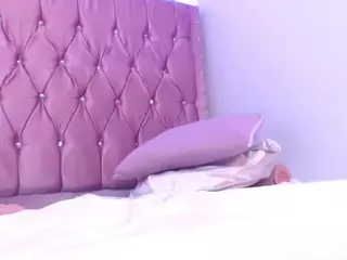 Chloee-Hott's Live Sex Cam Show