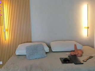 mia-becke Live Webcam on {site_name}