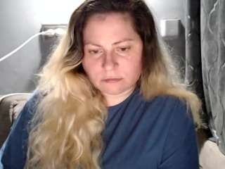 le modèle candycream17 est en webcam porno dans un show sur le site camsoda, il possède les tags suivants: amateur,blowjob,cock rating,doggy style,drinking,facial piercings,fingering,flashing,full nudity,green eyes,smoking,striptease,big tits,blonde hair,curvy