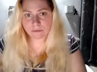candycream17's Live Sex Cam Show