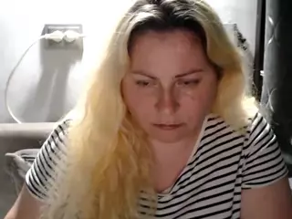 candycream17's Live Sex Cam Show
