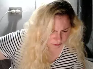 candycream17's Live Sex Cam Show