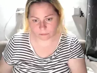 candycream17's Live Sex Cam Show
