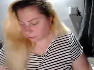 candycream17's Live Sex Cam Show
