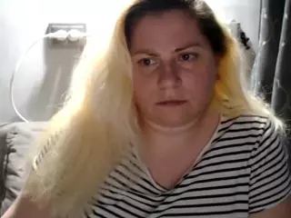 candycream17's Live Sex Cam Show